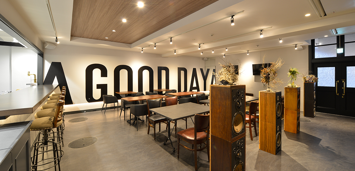 A place one can relax at,from breakfast to evenings.